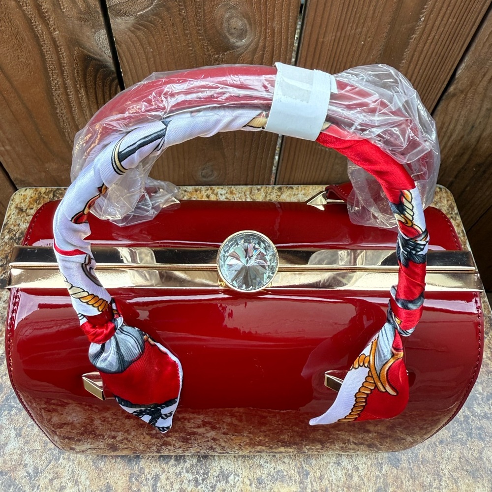 LA Terre Elegant Handbag - Picture 4 of 8